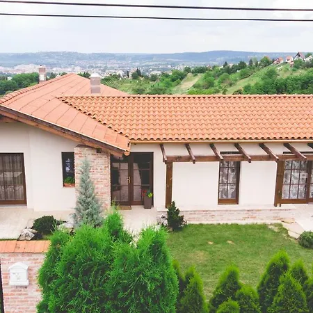 Garden Apartment *
